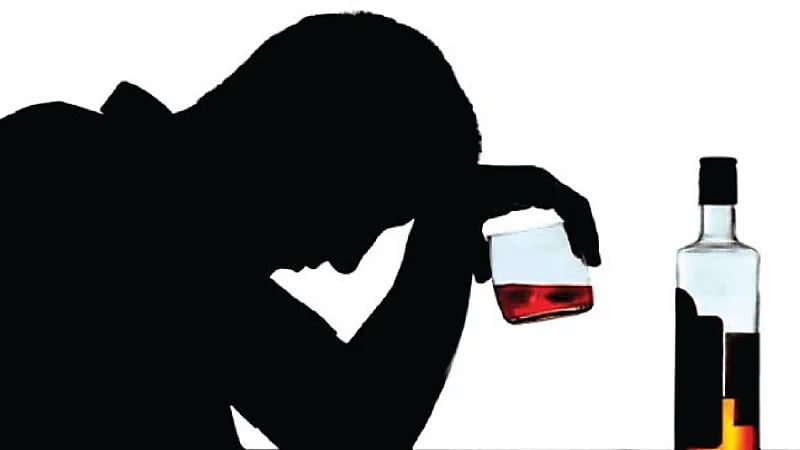 "أخصائية" توضح خطورة تناول كمية كبيرة من الكحول على صحة الجسم