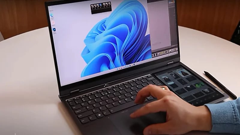 شركة Lenovo تكشف عن حاسب محمول مطور بعدة شاشات