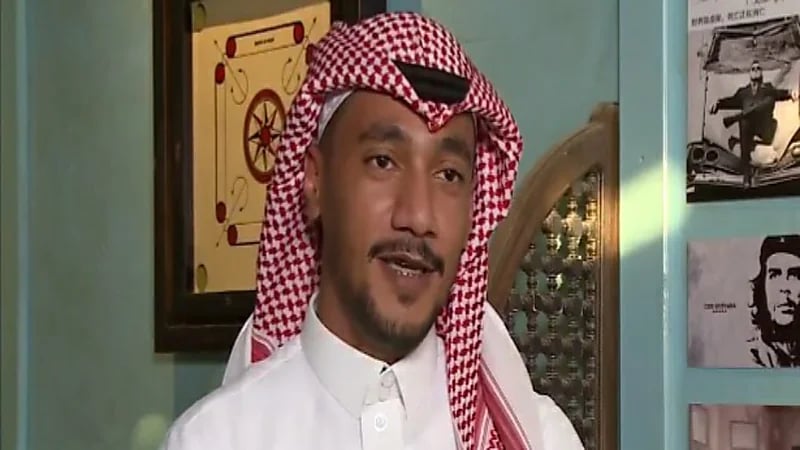 مقهى بالرياض يعيد زبائنه لعيش حقبة السبعينات "فيديو"