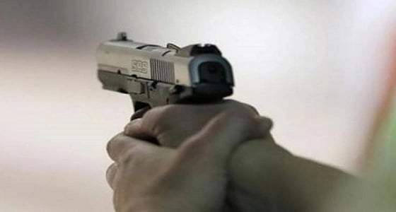 مصرع مواطنة وإصابة ابنها على يد متعاطِ