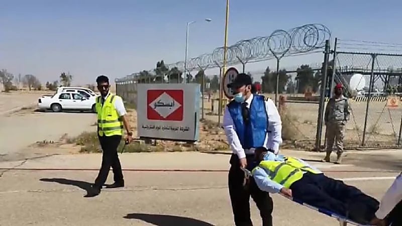 بالصور.. مطار الجوف ينفذ خطة فرضية بشركة تزويد الوقود للطائرات