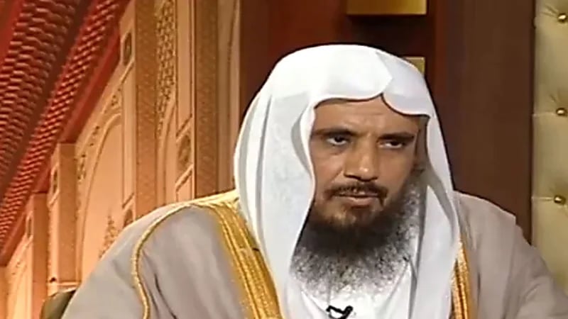 بالفيديو.. الشيخ الخثلان يوضح حكم إعطاء الأب ابنته المتزوجة من زكاة المال