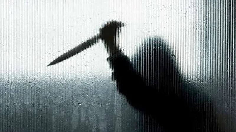 شاب يهدد طالبة بمصير فتاة المنصورة