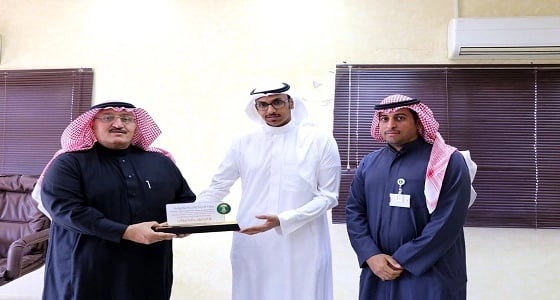 الطب البيطري تكرم صاحب فيديو إنقاذ الناقة ببريدة