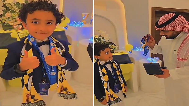 بنزيما يُهدي ميدالية الدوري إلى الطفل عبدالله الشريف.. فيديو