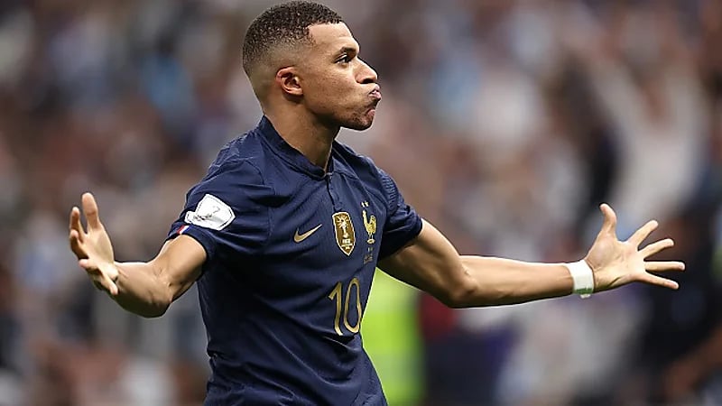 مبابي يرفض التعليق على احتفال مارتينيز المستفز واعتبر الحدث غير محدد