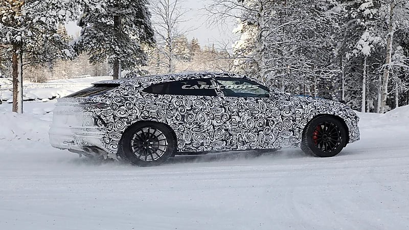 بالصور.. أحدث ظهور لسيارة لامبورجيني اوروس 2022