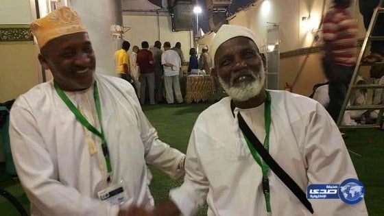 الحج يجمع صديقين بعد فراق دام 20 عاماً