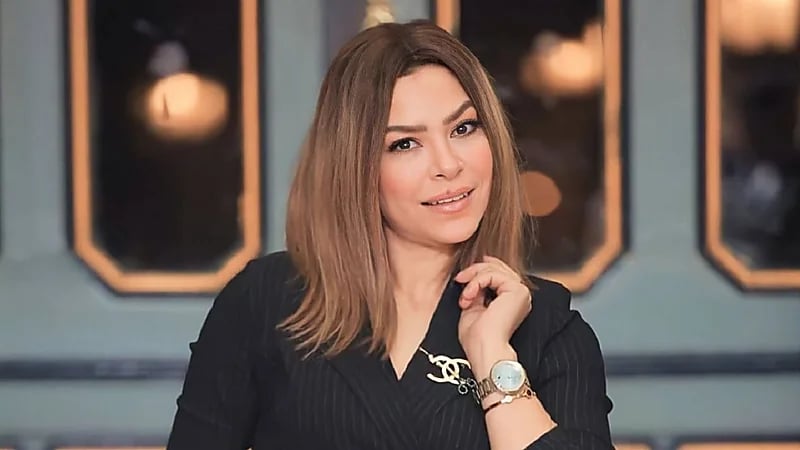 الفنانة ألفت عمر تستغيث بعد تعرضها للسرقة في باريس