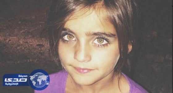 بالصور.. بائعة تين تشعل مواقع التواصل بعيونها الخضراء