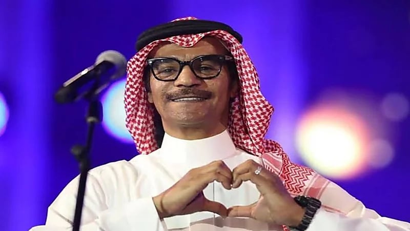 شاهد.. غناء رابح صقر وابنيه الوليد وصقر داخل السيارة 