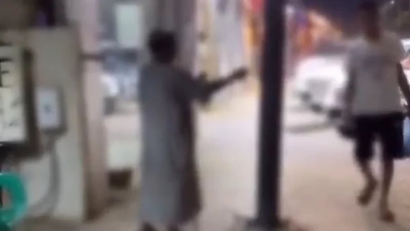 بالفيديو.. الجهات الأمنية تضبط عدد من المتسولين في جازان