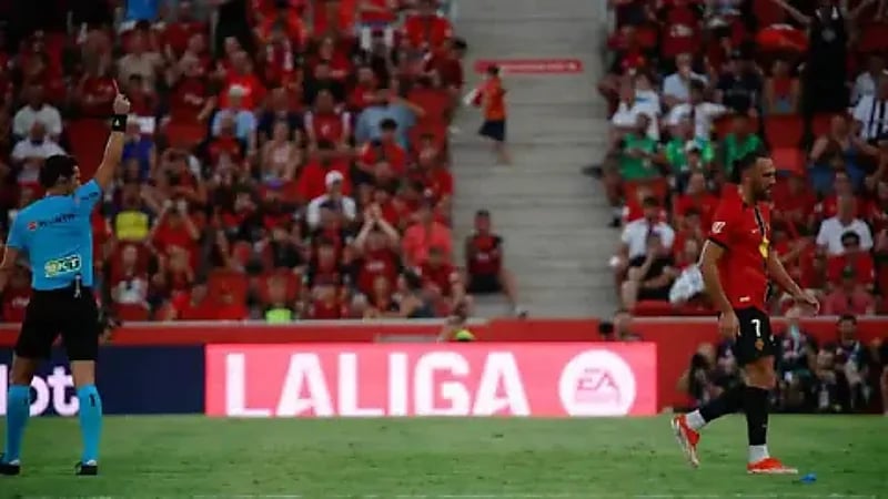 فضيحة تحكيمية في مباراة برشلونة ومايوركا تشعل الجدل .. فيديو