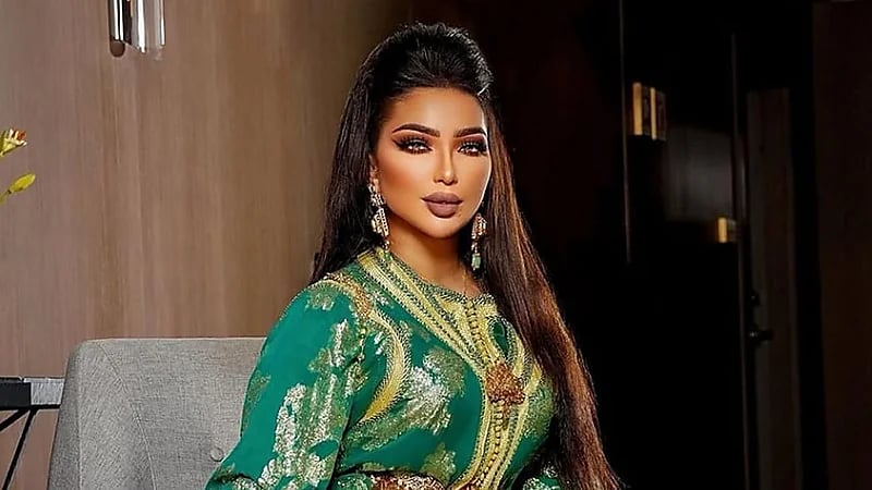 دنيا بطمة تحقن وجهها بالفيلر بعد خروجها من السجن.. فيديو