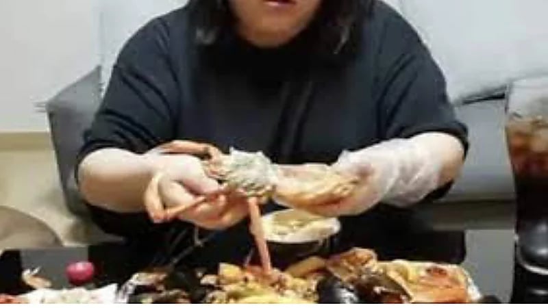 وفاة 4 من مشاهير مواقع التواصل بسبب تحدي Mukbang خلال 8 أشهر
