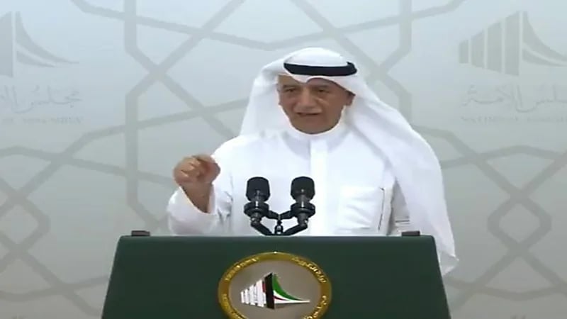 شاهد.. نائب كويتي يهاجم من يدافع عن مرزوق الغانم ويصفه بالواطي 