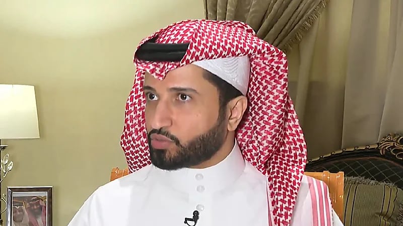 مواطن ينهي معاناة والدته بالتبرع لها بكليته - فيديو