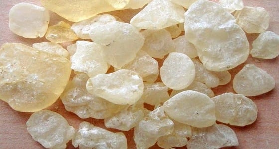 " علكة السيليكون " لشد الصدر على الطريقة الفرنسية