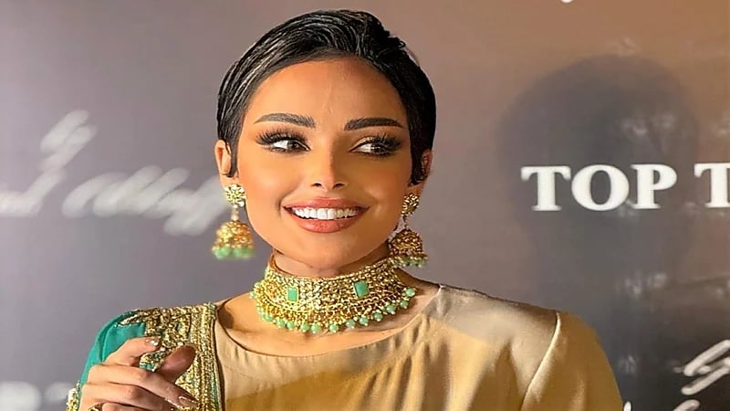 رنا جبران لمتابعة انتقدتها: أنا مو محجبة وما أتحايل على الدين .. فيديو