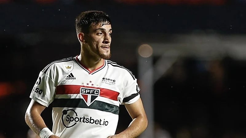 ساو باولو يفسخ عقد مهاجمه عقب تهديد صديقته بالقتل