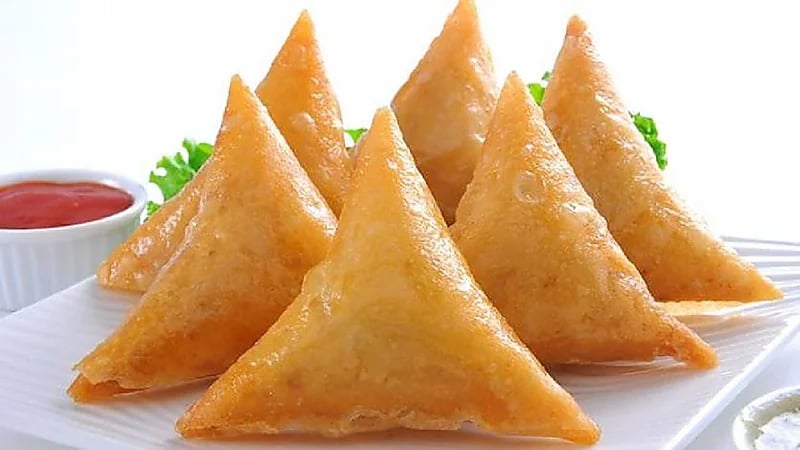 3 حالات يجب الإبتعاد فيها عن تناول "السمبوسة"