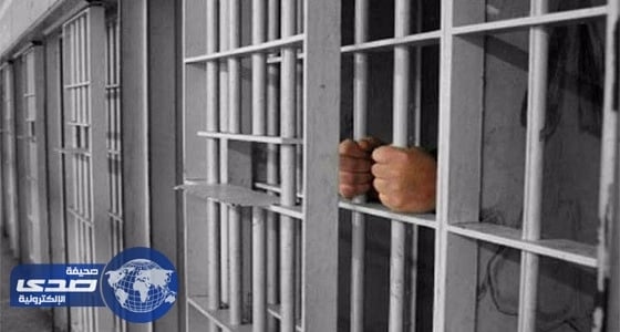 سجون مليشيات الحوثي.. عري واغتصاب وشرب مياه الصرف