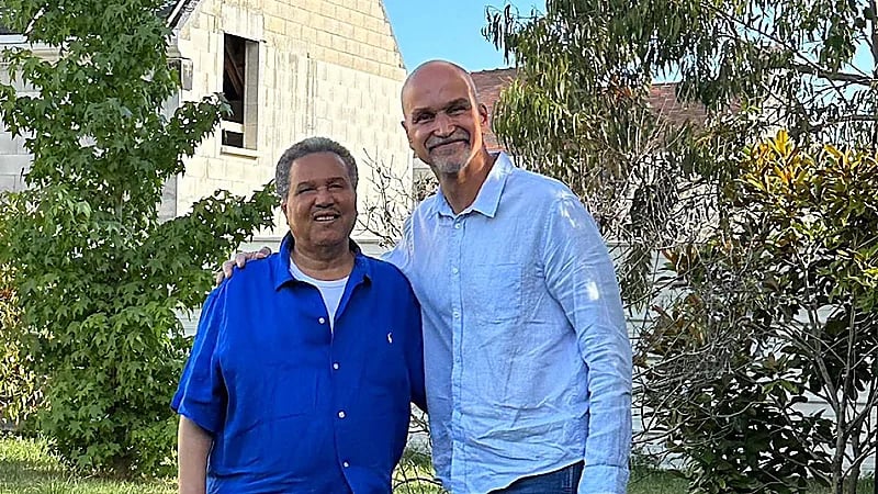 محمد عبده برفقة القنصل الفرنسي في جدة