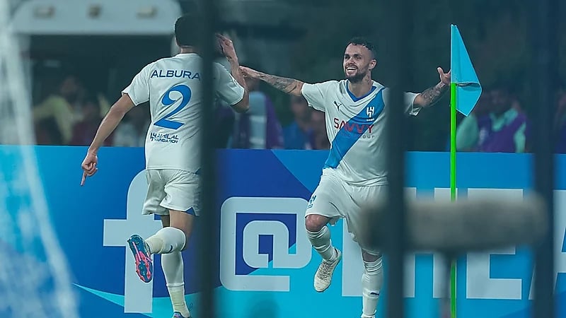 الهلال يهزم مومباي بثنائية نظيفة.. فيديو