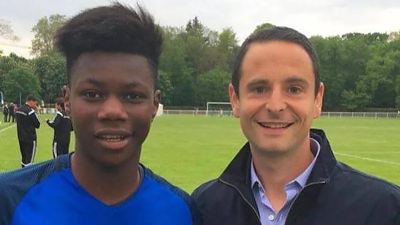 عامل "ماكدونالدز" يزوّر سيرته الذاتية ليلعب في ناد كبير