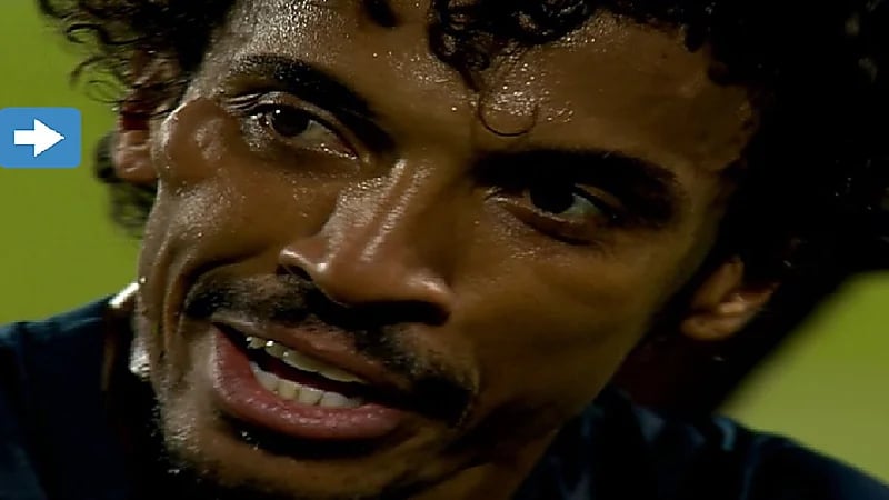 شاهد .. تورم وجه "غوستافو" بعد تدخل قوي من لاعب التعاون "تاوامبا"