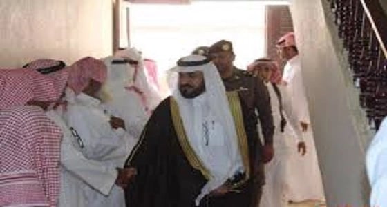 محافظ الحجرة ينقل تعازي القيادة لذوي الشهيد الزهراني