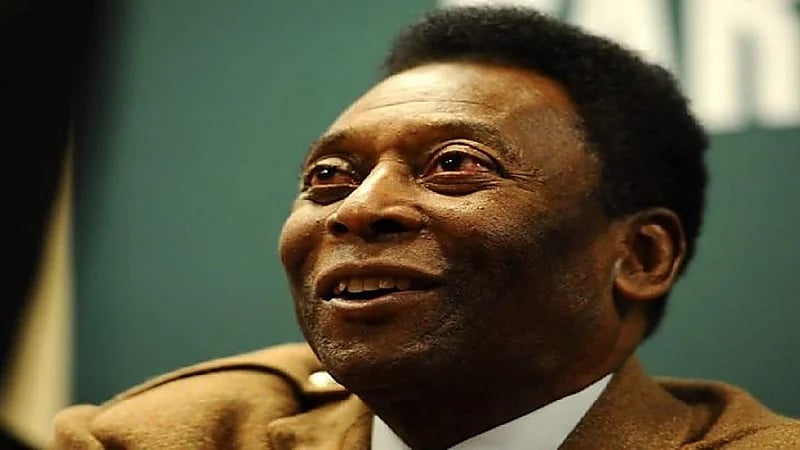 بيليه يطمئن جمهوره بشأن حالته الصحية