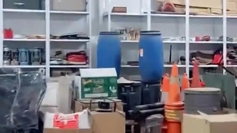 عبدالله السدحان يزور مستودع طاش ماطاش و يستعرض مقتنياته .. فيديو