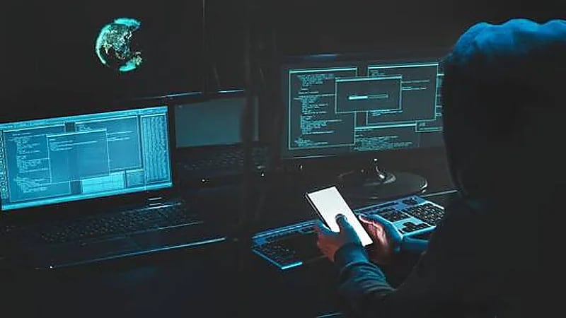 شاب مصري يبتز مراسلة تلفزيونية بعد رفضها الارتباط به سابقًا