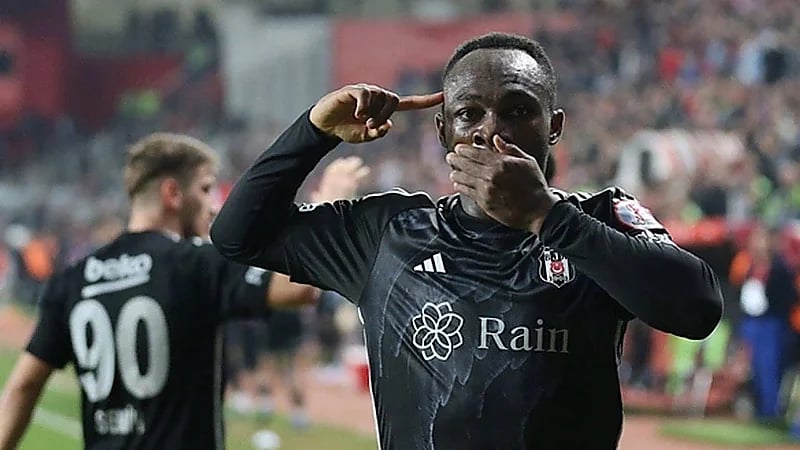 الخلود يحسن عرضه المقدم لـ جاكسون موليكا لاعب بشكتاش