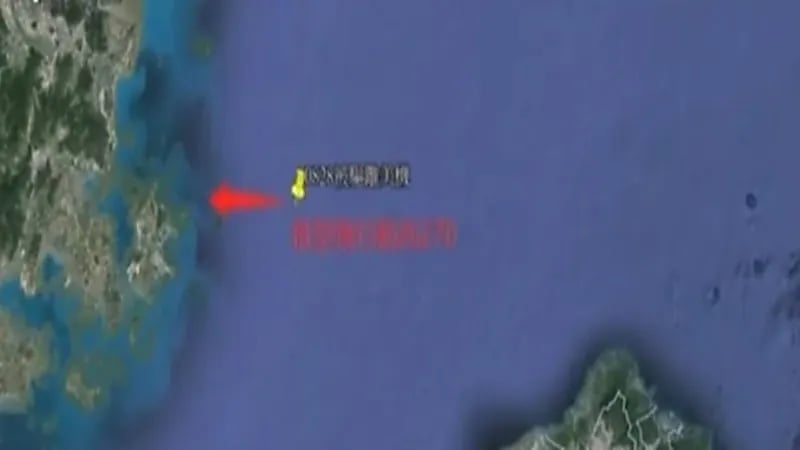 شاهد.. طائرة حربية أمريكية تدخل المجال الجوي لشرق الصين