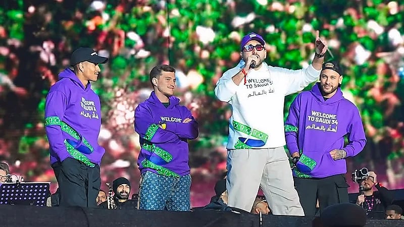 نيمار يحتفل في الميدل بيست بفوز المملكة باستضافة المونديال .. فيديو