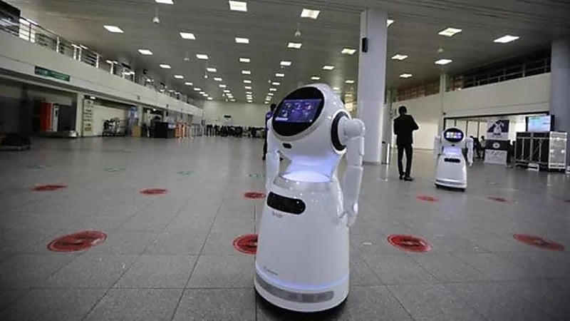 طلاب يصممون روبوتاً لعلاج مرضى كورونا عن بُعد