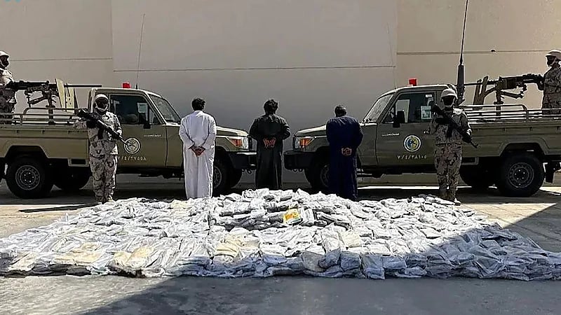 إحباط محاولة تهريب أكثر من 1.6 طن من الحشيش المخدر بنجران .. فيديو