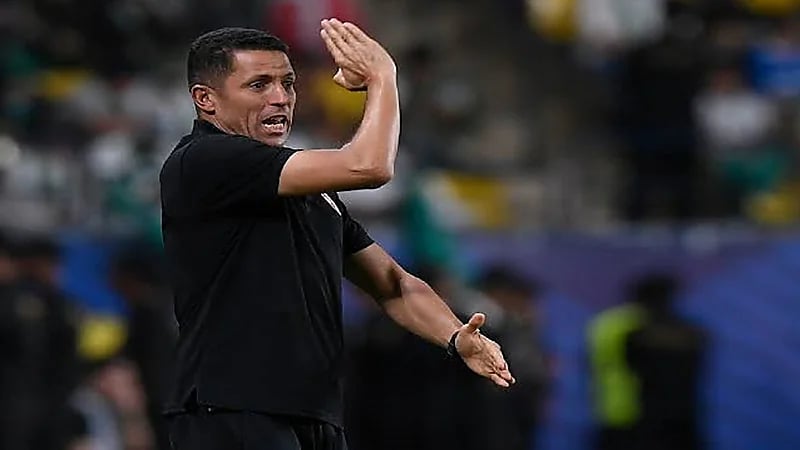 مشجع الجزيرة يهاجم عموتة بعد الخسارة من العين: بطولة واحدة ما اقدرت تجيبها .. فيديو