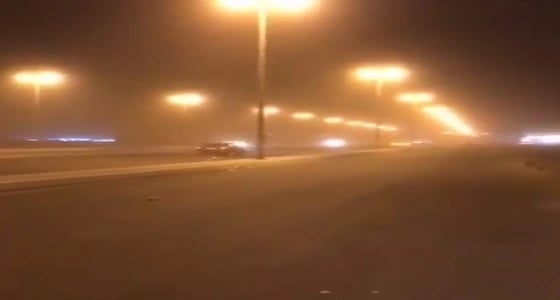 عاصفة رملية تحجب الرؤية في جدة