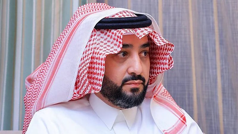 رئيس الأهلي يقدم دعم للفريق قبل لقاء الهلال