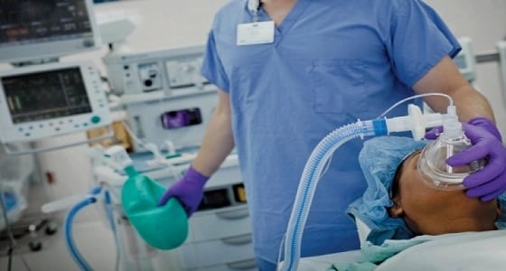 كشف ملابسات إلغاء تكليف طبيب تخدير مصري لمستشفى أضم