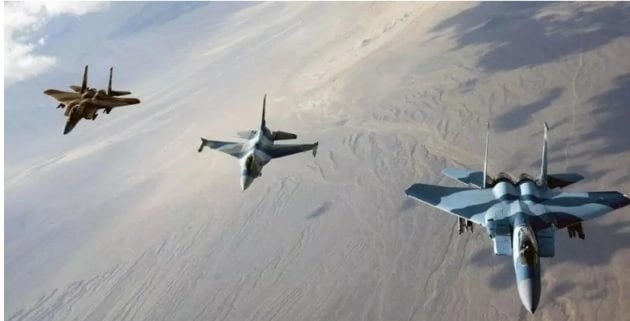 طيران التحالف الدولي يقصف مواقع تابعة لـ " داعش " في دير الزور بسوريا