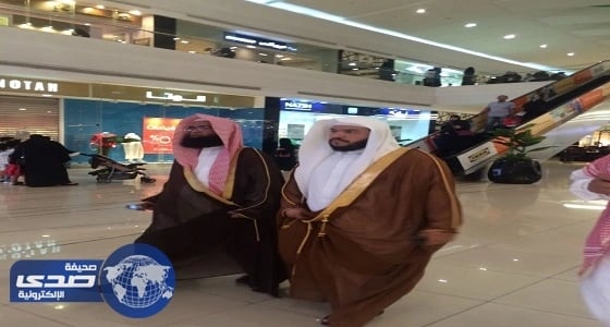 الأمر بالمعروف تقدم الهدايا للمصطافين والمتسوقين خلال احتفالات اليوم الوطني