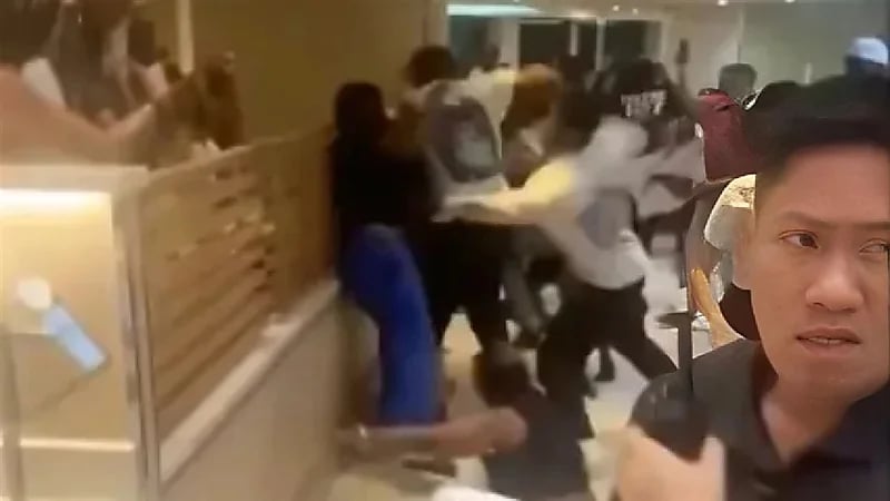 شجار عنيف على متن سفينة سياحية بسبب وجبة دجاج.. فيديو