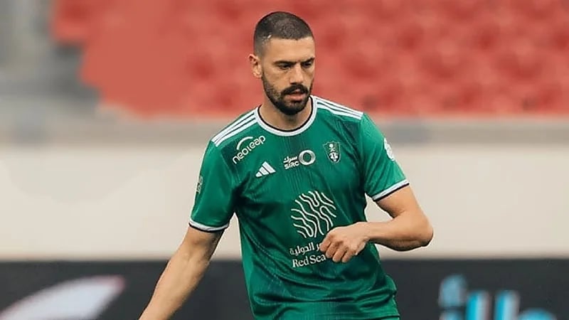 غلطة سراي يسعى لاستعارة مدافع الأهلي