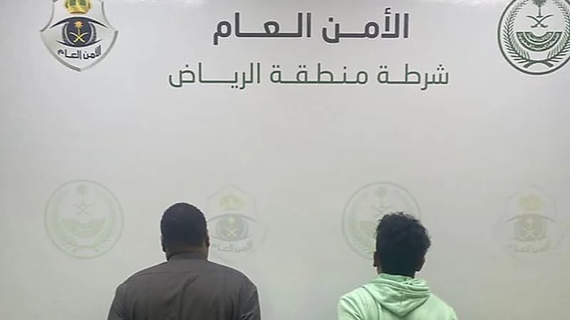 القبض على مواطنين لحمل أحدهما سلاحًا والآخر خالف نظام مكافحة جرائم المعلوماتية