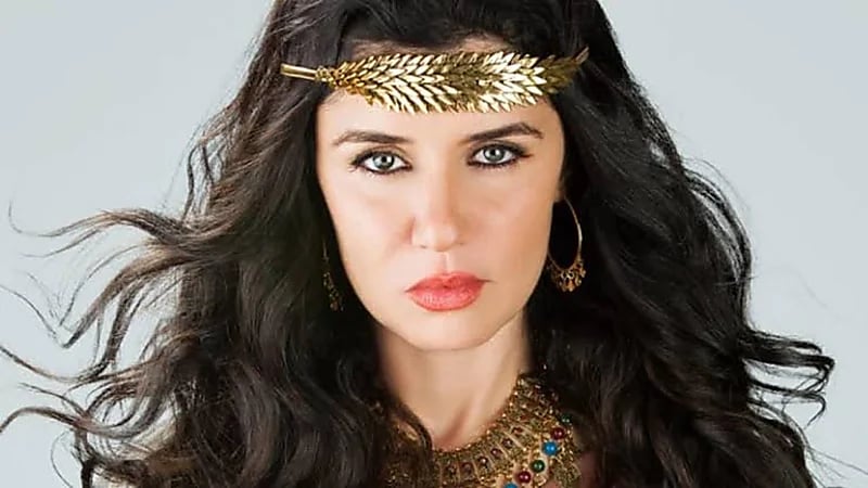 الفنانة غادة عادل تتعرض لوعكة صحية مفاجئة 