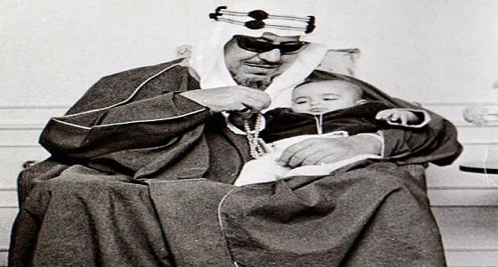 صورة نادرة للملك سعود مع حفيده عبد العزيز بلندن